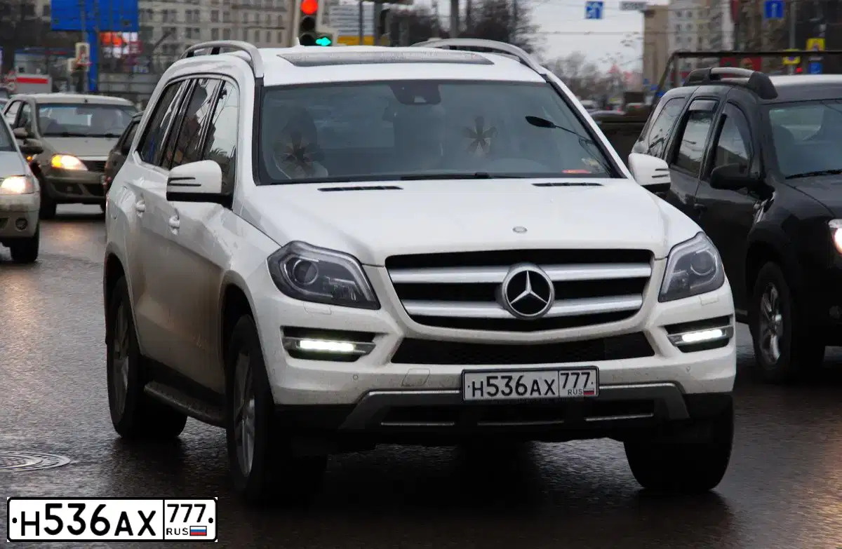 Фото автомобиля MERCEDES GL-KLASSE, 2013 — госномер С110ТС33. Цвет: Белый