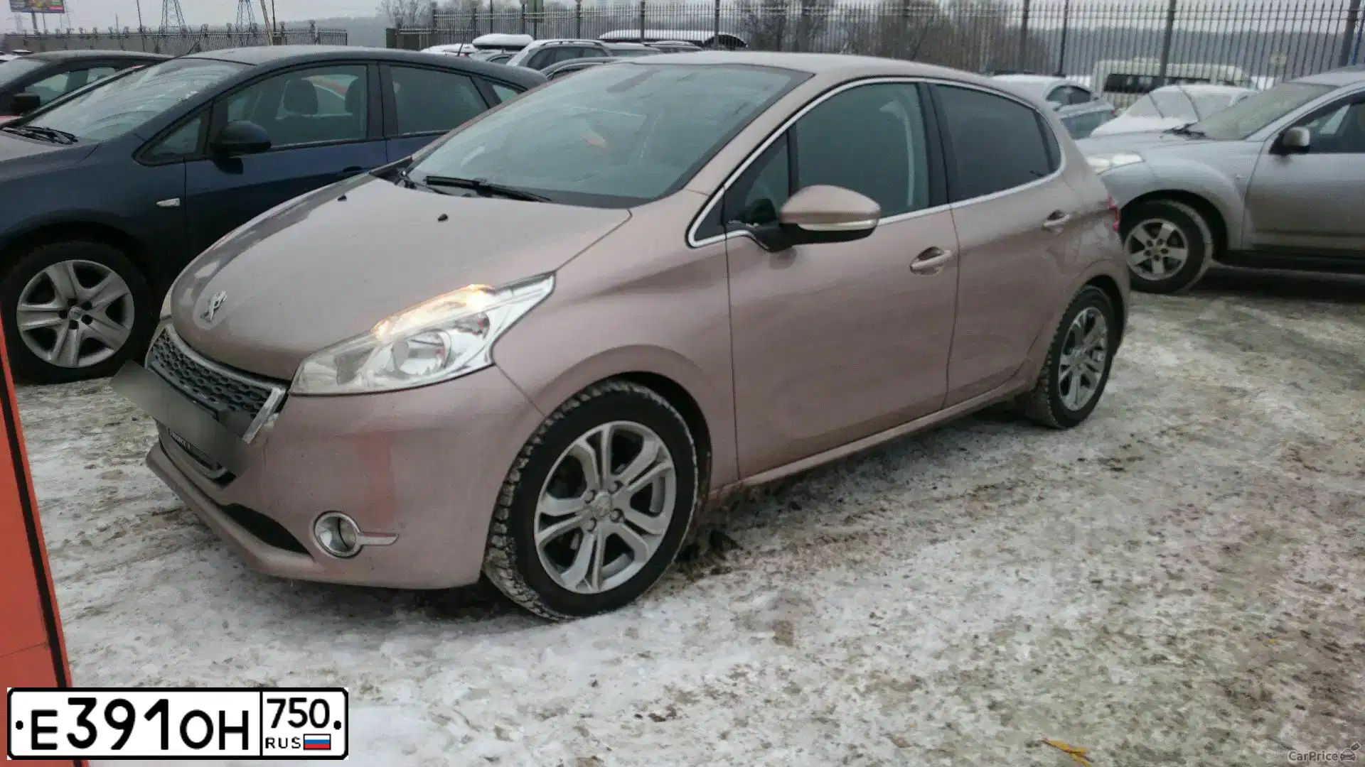 Фото автомобиля PEUGEOT 208, 2013 — госномер Е391ОН750. Цвет: СЕРО-СИРЕНЕВЫЙ