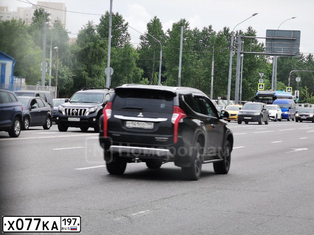 Фото автомобиля TOYOTA LANDCRUISER, 2010 — госномер Х077КА197. Цвет: ЧЕРНЫЙ