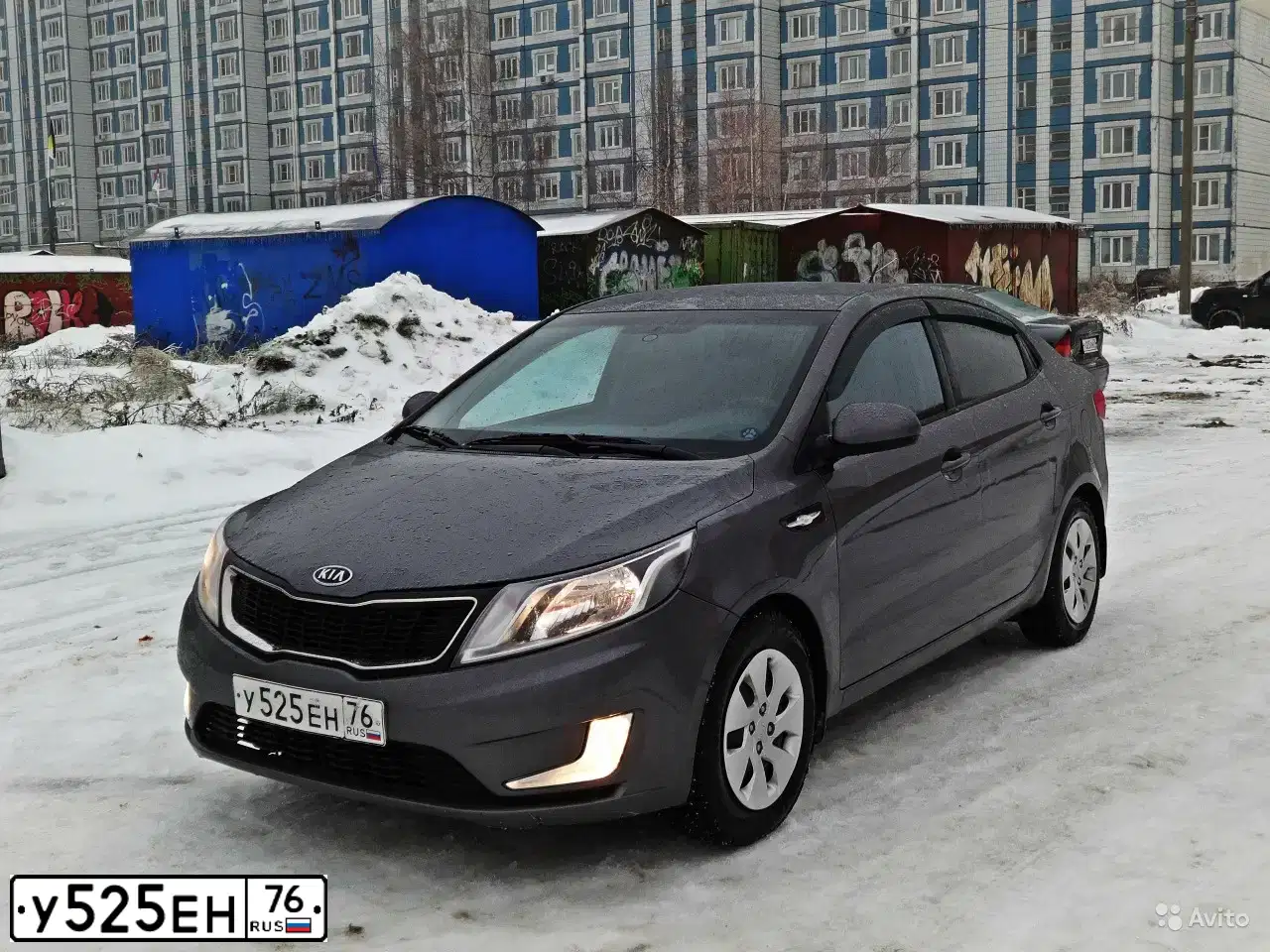 Фото автомобиля KIA RIO, 2012 — госномер У525ЕН76. Цвет: Серый