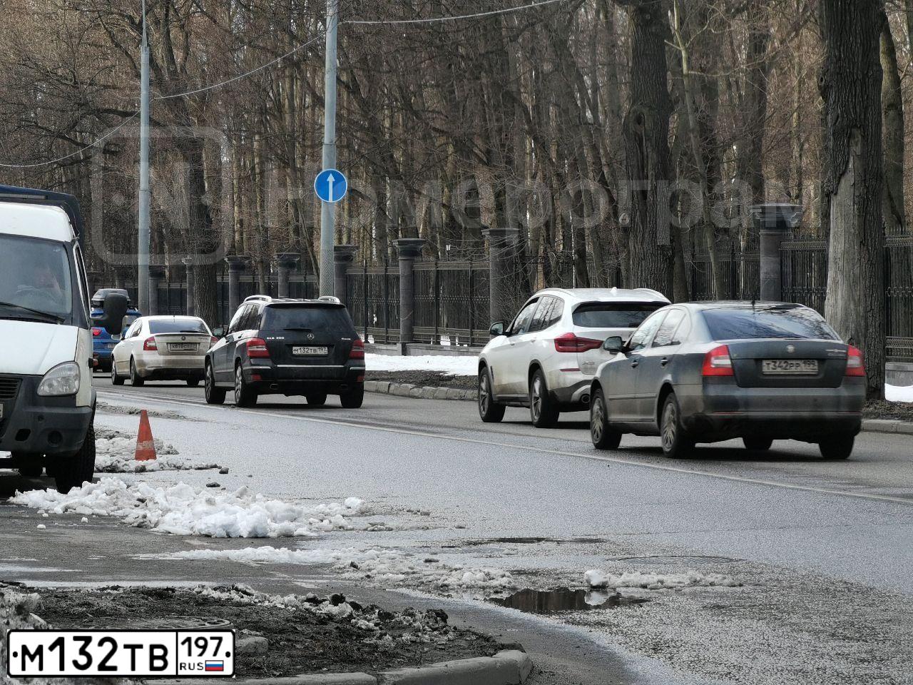 Фото автомобиля MERCEDES GLK-KLASSE, 2012 — госномер М132ТВ197. Цвет: ЧЕРНЫЙ