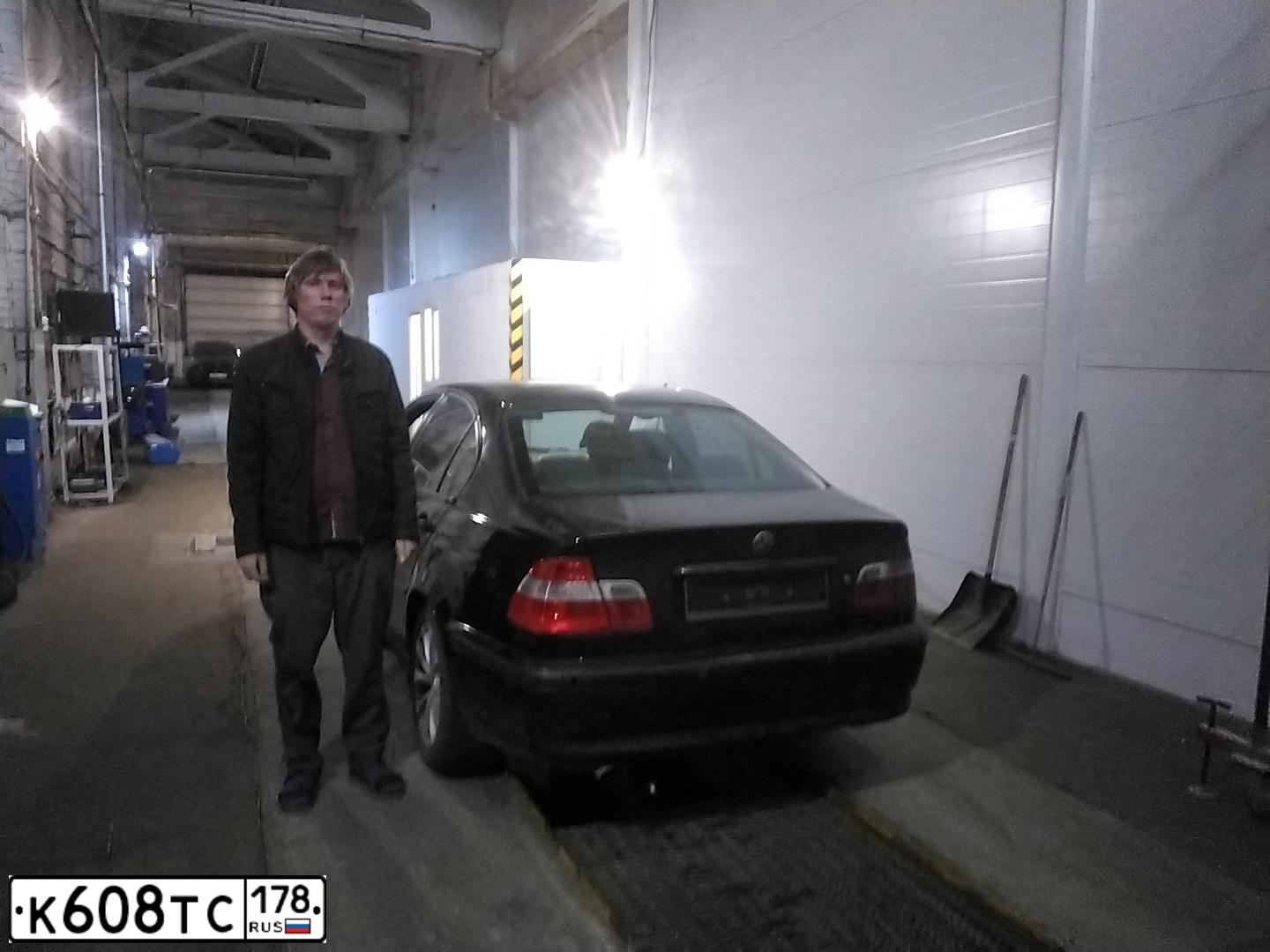 Фото автомобиля BMW SERIE 3, 2004 — госномер Е202МО147. Цвет: ЧЕРНЫЙ