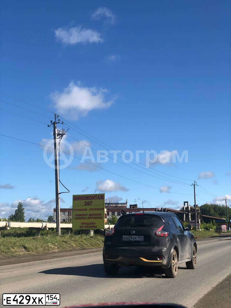 Фото автомобиля NISSAN JUKE, 2017 — госномер Е429ХК154. Цвет: ЧЕРНЫЙ