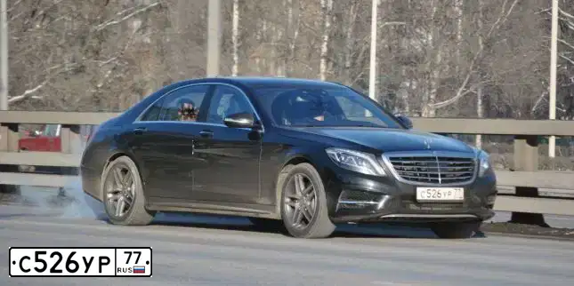 Фото автомобиля MERCEDES S-KLASSE, 2013 — госномер С526УР77. Цвет: ЧЕРНЫЙ