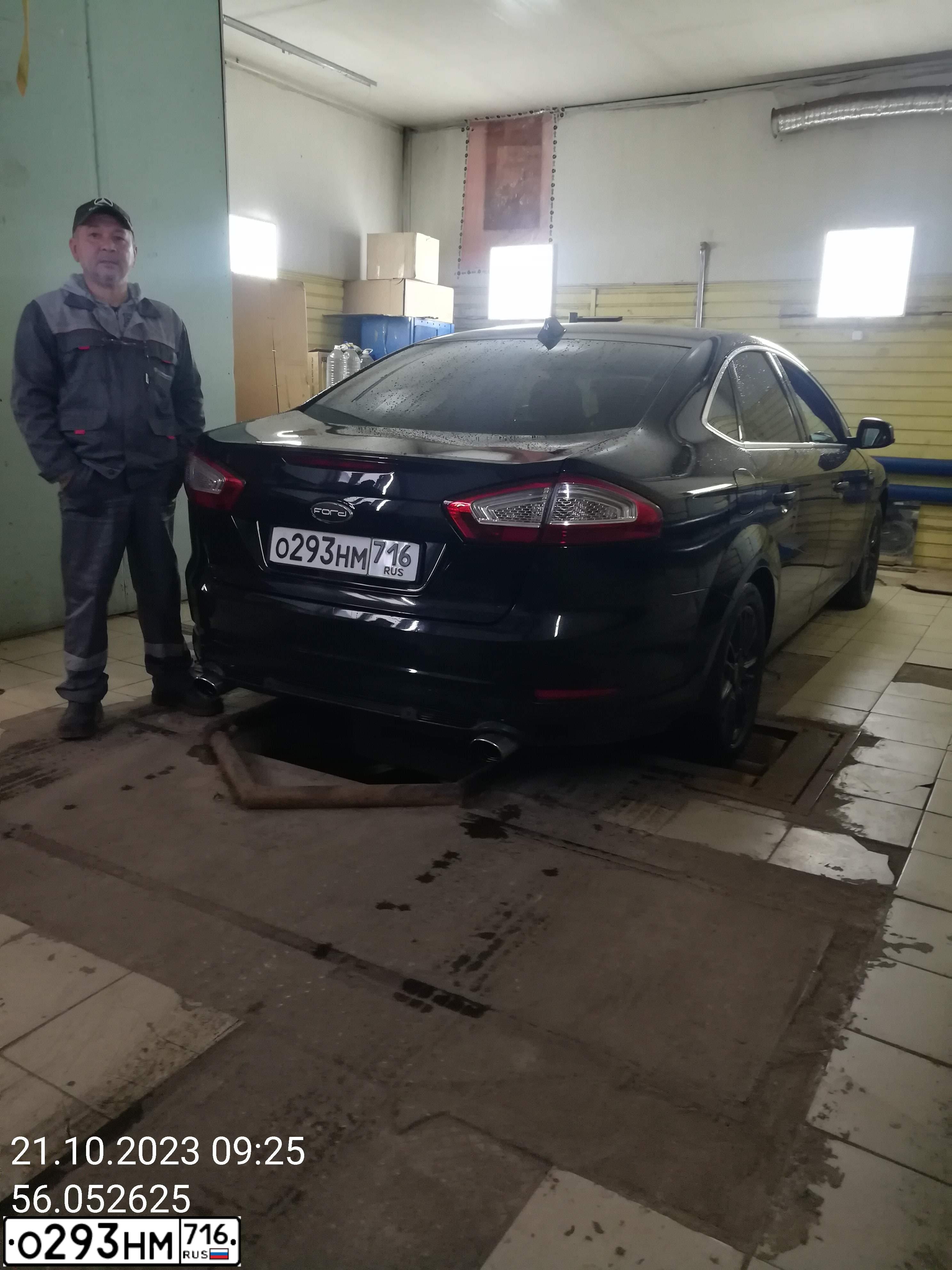 Фото автомобиля FORD MONDEO, 2011 — госномер А485КУ774. Цвет: ЧЕРНЫЙ