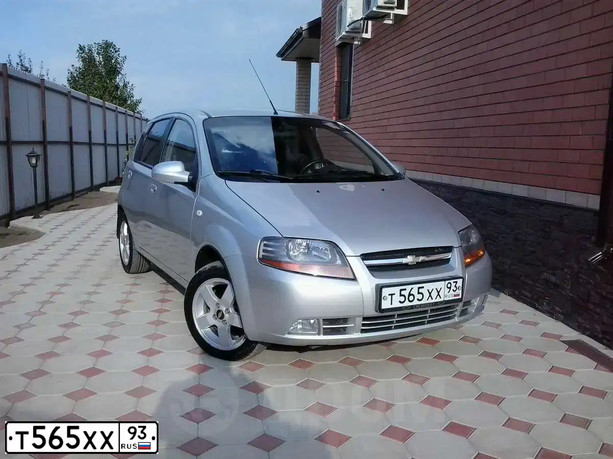Фото автомобиля CHEVROLET AVEO, 2006 — госномер Р588ОВ193. Цвет: СЕРЕБРИСТЫЙ