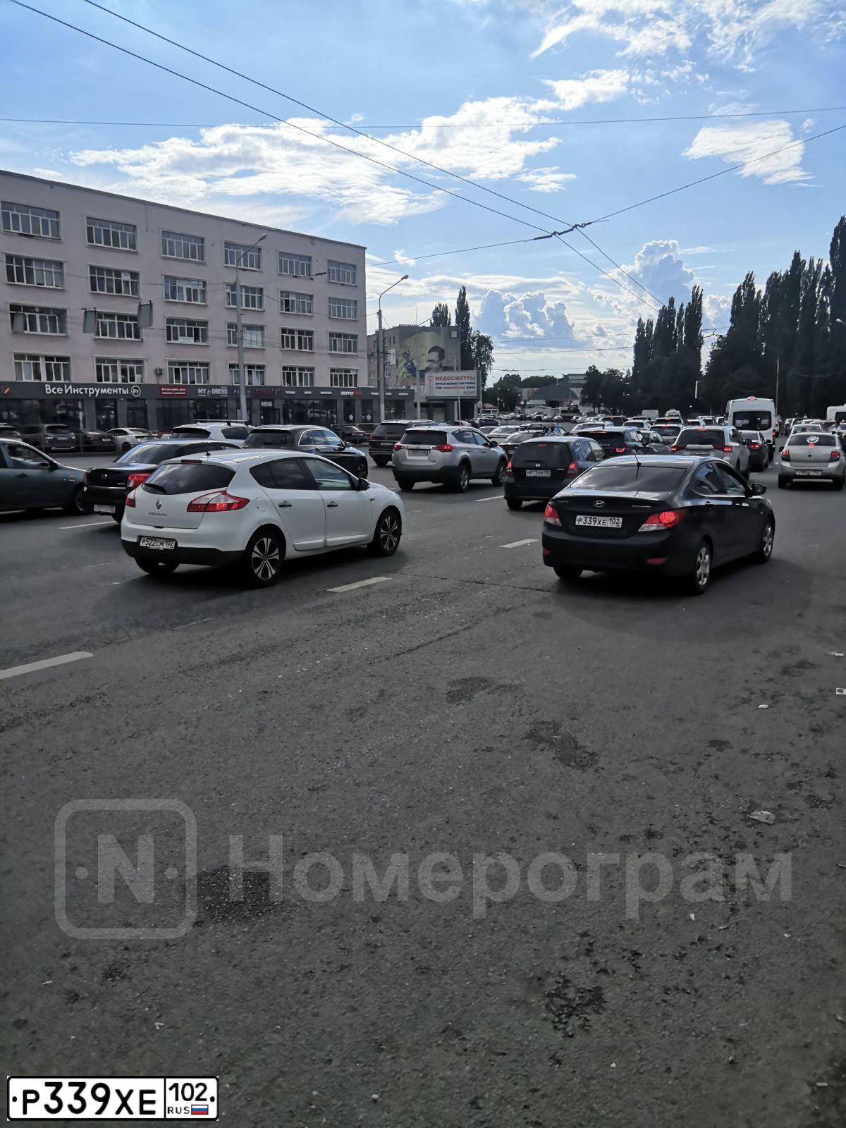 Фото автомобиля HYUNDAI SOLARIS, 2013 — госномер Р339ХЕ102. Цвет: ЧЕРНЫЙ