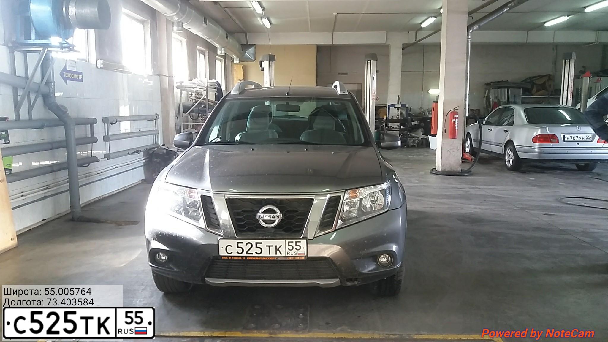 Фото автомобиля NISSAN TERRANO, 2014 — госномер С525ТК55. Цвет: Серый