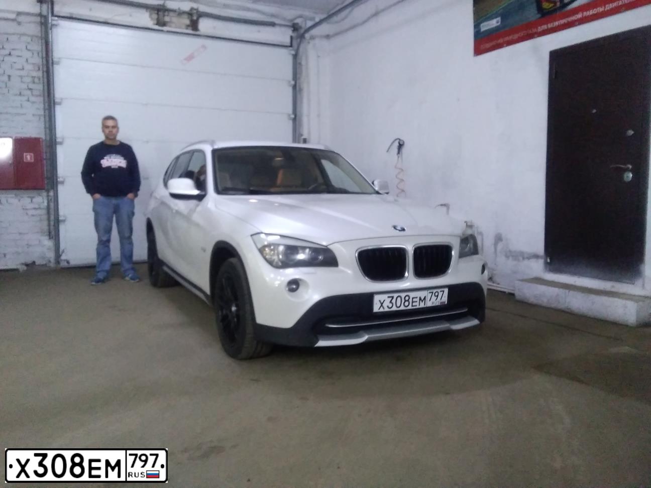 Фото автомобиля BMW X1, 2012 — госномер О950АУ134. Цвет: Белый