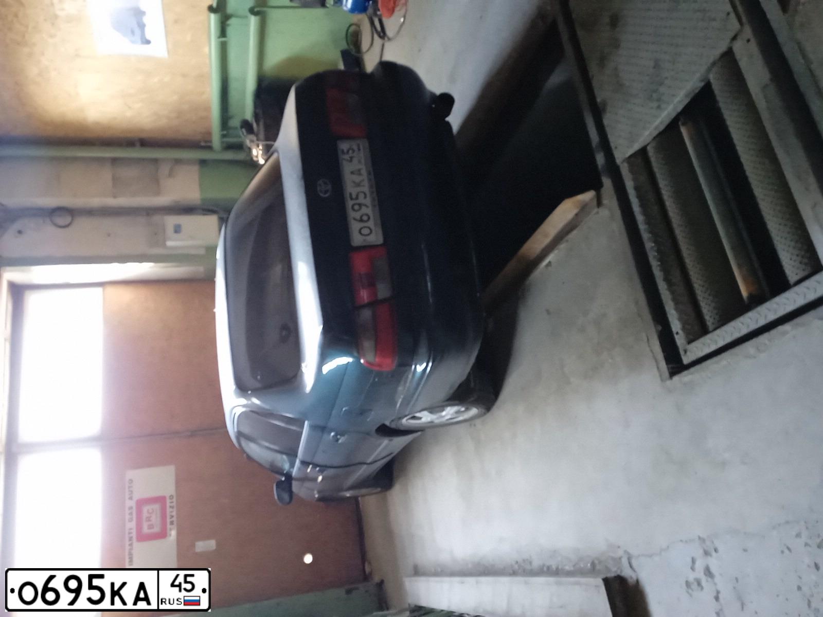 Фото автомобиля TOYOTA CARINA, 1997 — госномер О695КА45. Цвет: темно-зеленый металлик