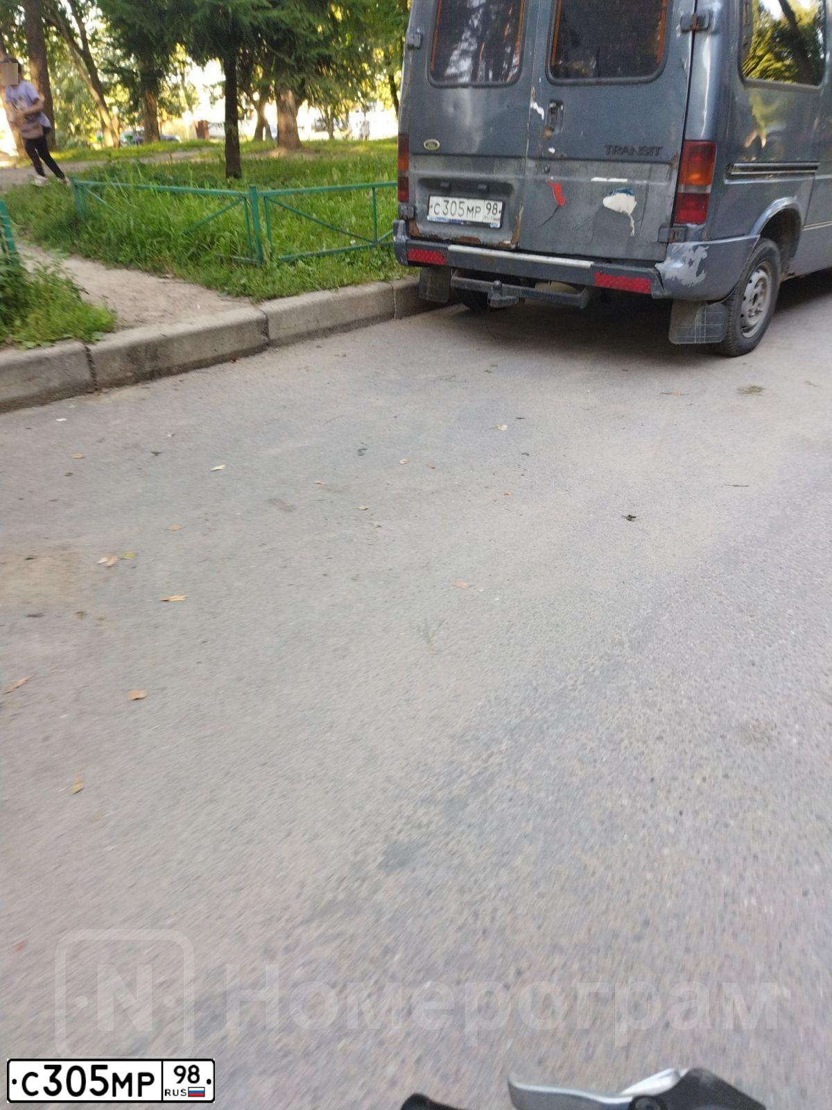 Фото автомобиля FORD TRANSIT, 1992 — госномер С305МР98. Цвет: СИНИЙ