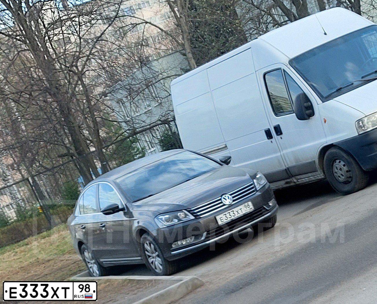 Фото автомобиля VOLKSWAGEN PASSAT, 2012 — госномер Е333ХТ98. Цвет: Коричневый
