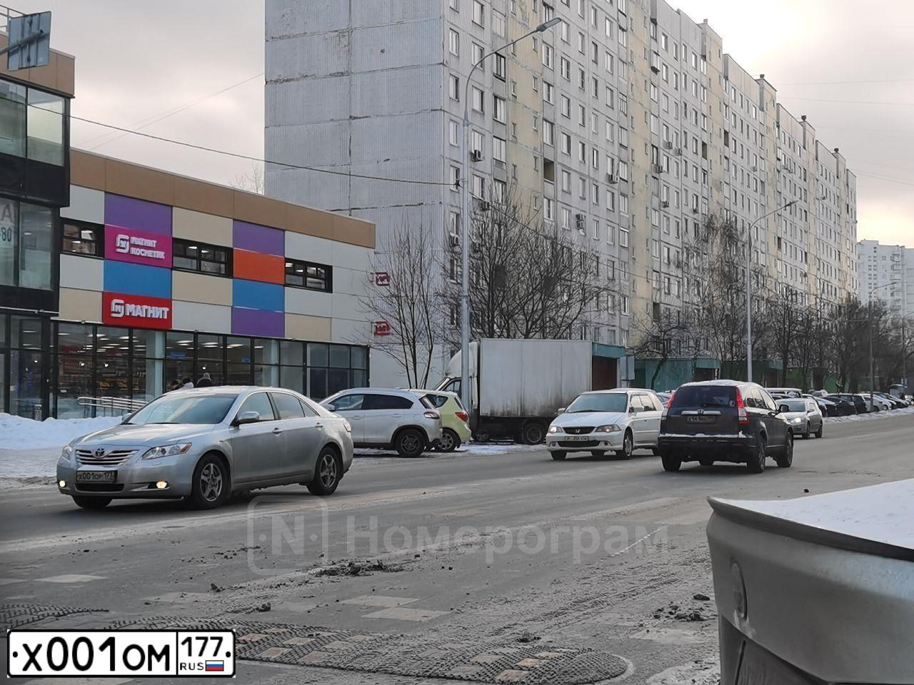 Фото автомобиля OPEL ZAFIRA, 2006 — госномер Р661РС40. Цвет: БЕЖЕВО-СЕРЫЙ