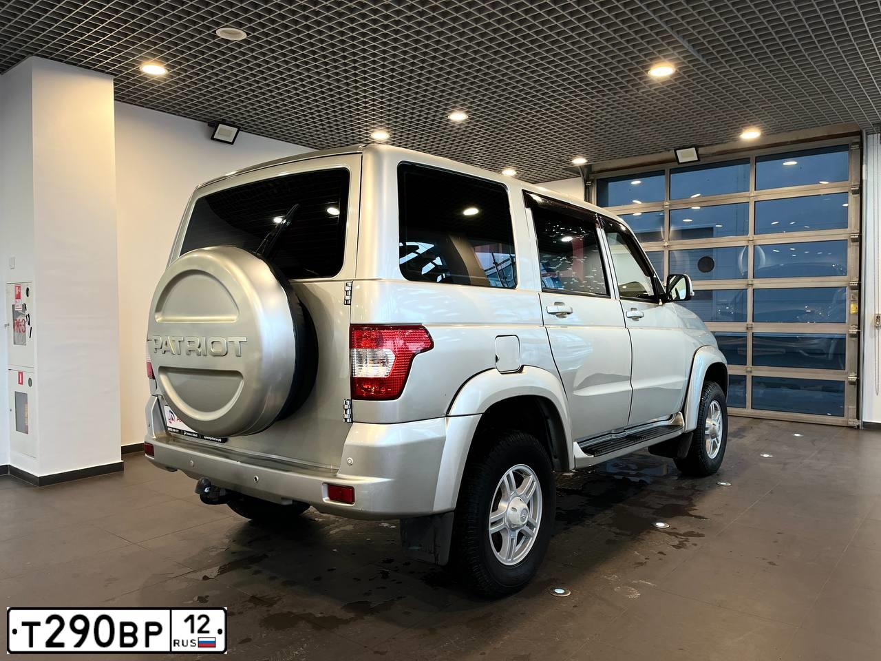 Фото автомобиля UAZ 3163 PATRIOT, 2016 — госномер Т290ВР12. Цвет: Желто-серебристый металлик 