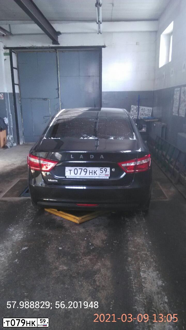 Фото автомобиля LADA VESTA, 2017 — госномер Р900КК48. Цвет: ЧЕРНЫЙ