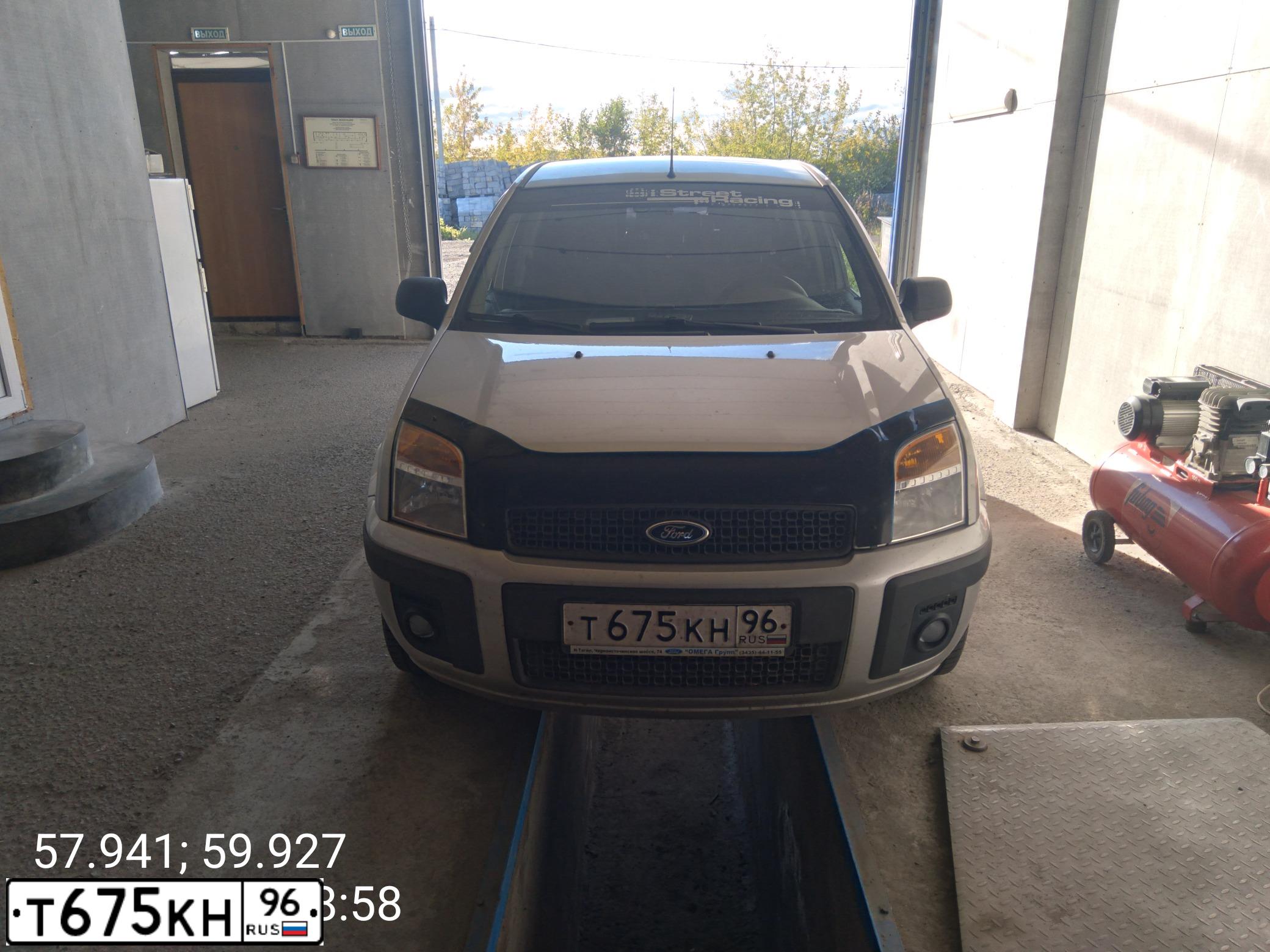 Фото автомобиля FORD FUSION, 2011 — госномер Т675КН96. Цвет: СЕРЕБРИСТЫЙ