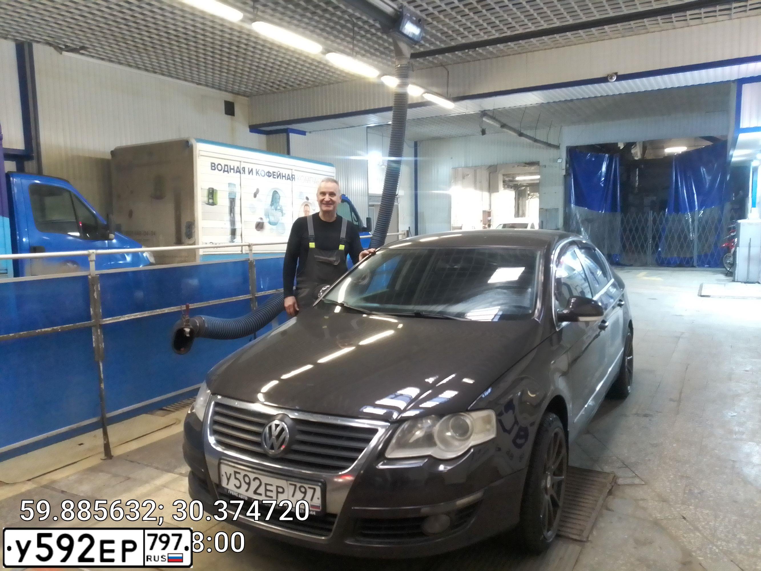 Фото автомобиля VOLKSWAGEN PASSAT, 2006 — госномер Е729МЕ177. Цвет: Коричневый