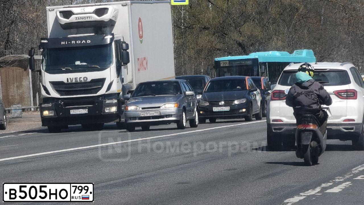 Фото автомобиля MITSUBISHI LANCER, 2010 — госномер В505НО799. Цвет: СЕРЕБРИСТЫЙ