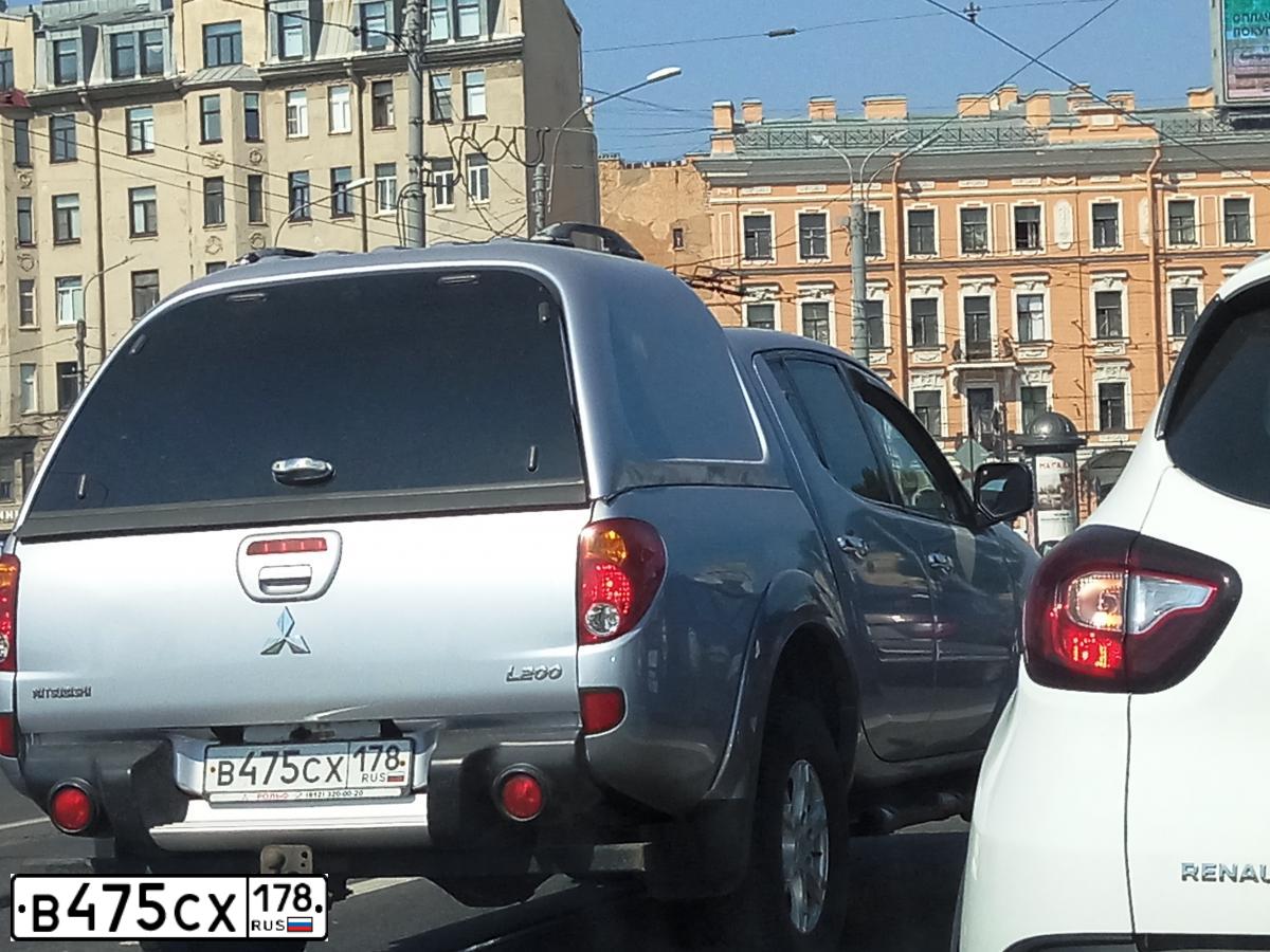 Фото автомобиля LADA 2190 GRANTA, 2013 — госномер В475СХ178. Цвет: Белый