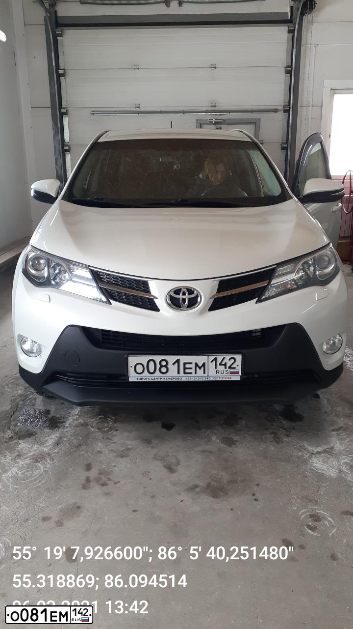 Фото автомобиля TOYOTA RAV4, 2015 — госномер О081ЕМ142. Цвет: Белый