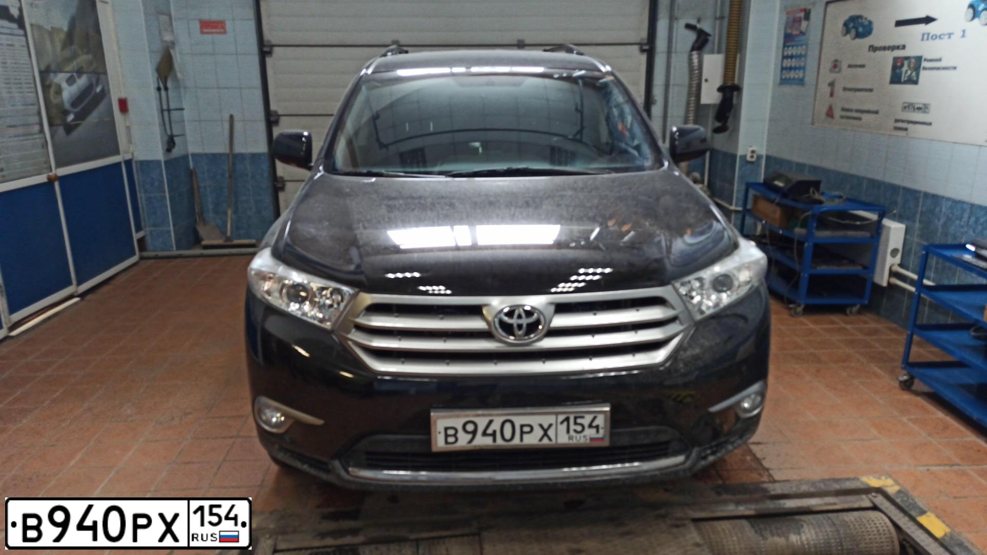 Фото автомобиля TOYOTA HIGHLANDER, 2013 — госномер Р500РЕ154. Цвет: ЧЕРНЫЙ