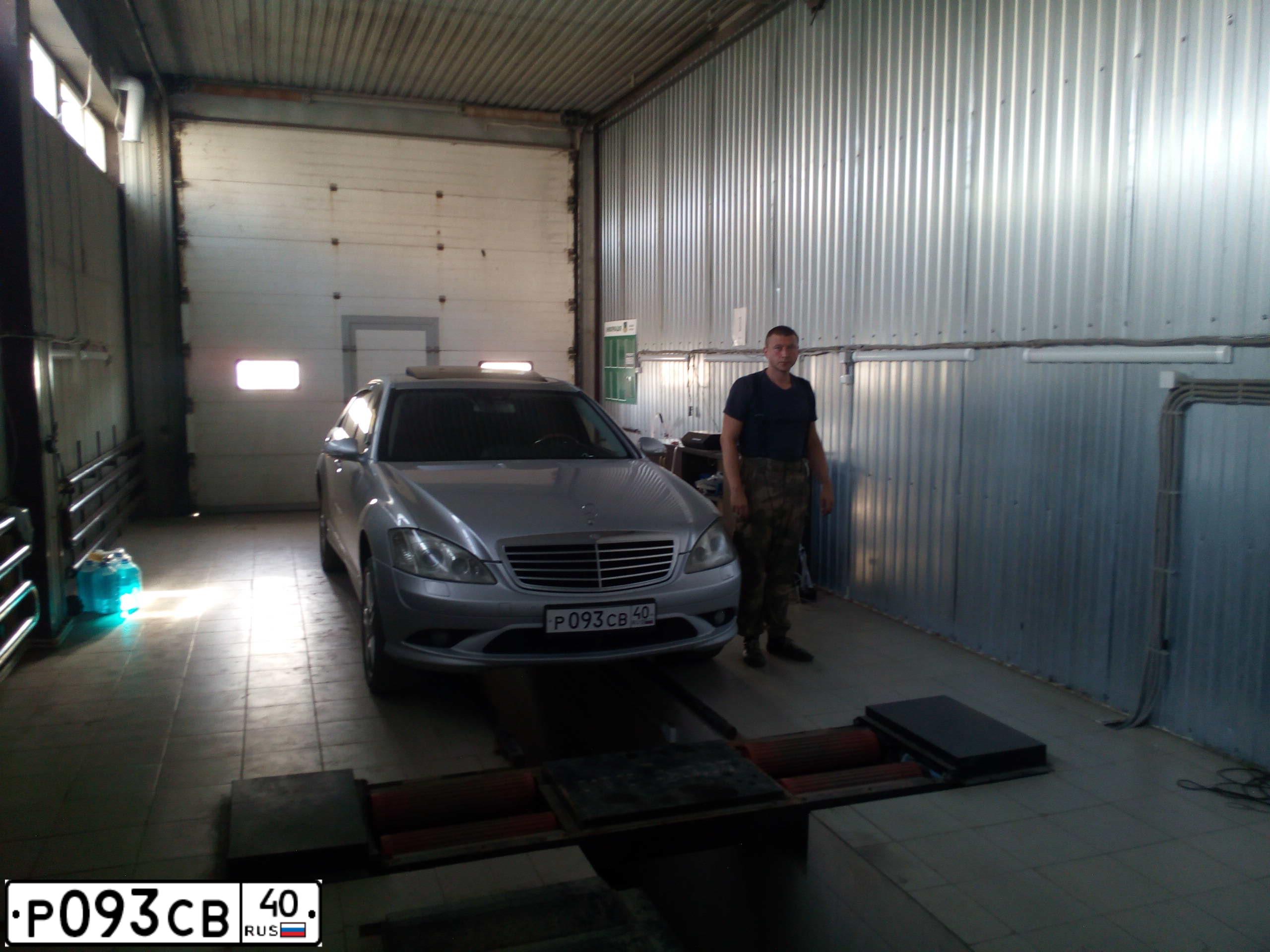 Фото автомобиля MERCEDES S-KLASSE, 2008 — госномер У342УУ98. Цвет: Серебристый