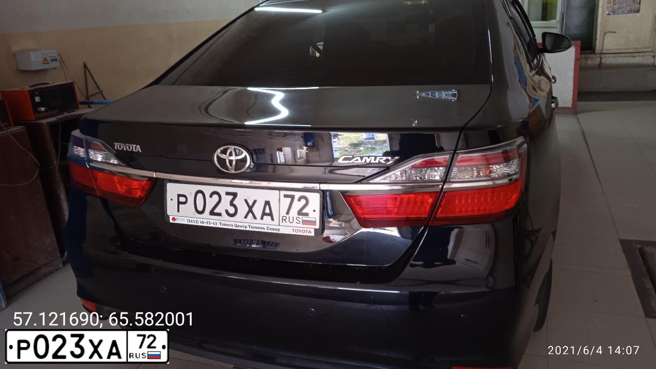 Фото автомобиля TOYOTA CAMRY, 2016 — госномер Р023ХА72. Цвет: ЧЕРНЫЙ МЕТАЛЛИК