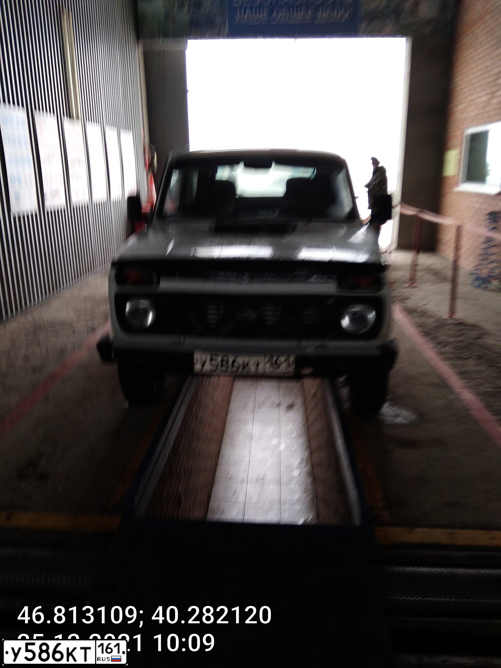 Фото автомобиля LADA 2121 NIVA, 2008 — госномер У586КТ161. Цвет: ЯРКО-БЕЛЫЙ
