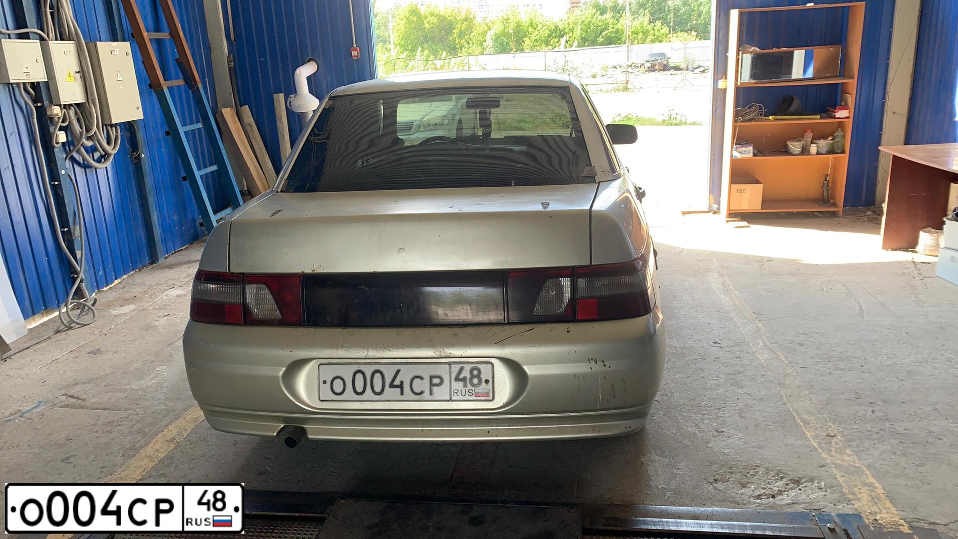 Фото автомобиля LADA 2110 LADA, 2006 — госномер О004СР48. Цвет: СЕРЕБР.-БЕЖЕВЫЙ