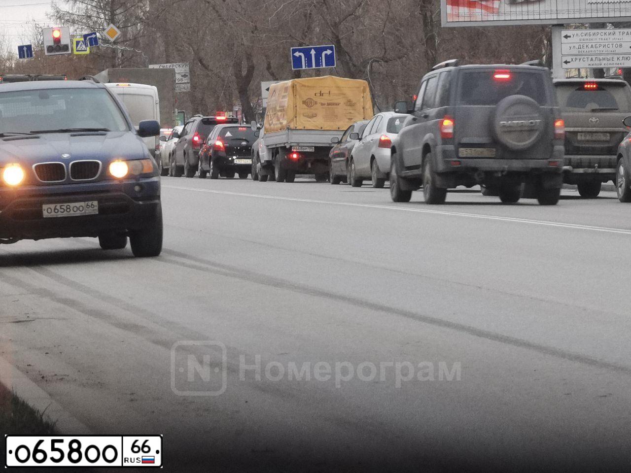 Фото автомобиля BMW X5, 2000 — госномер О658ОО66. Цвет: синий