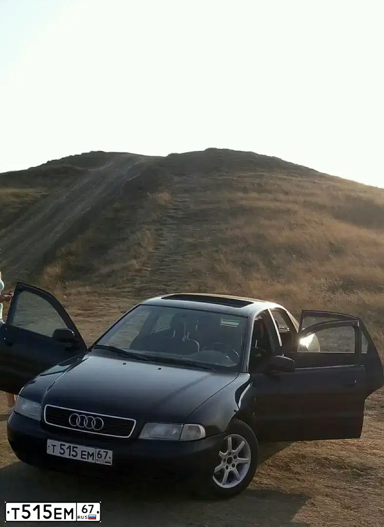 Фото автомобиля AUDI A4, 1996 — госномер Е318КУ147. Цвет: синий