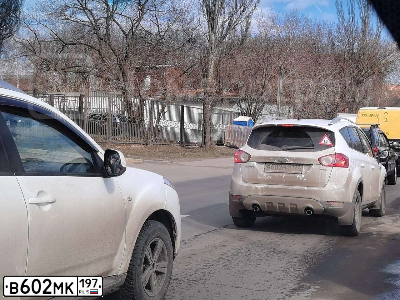 Фото автомобиля FORD KUGA, 2011 — госномер У548АЕ977. Цвет: Белый