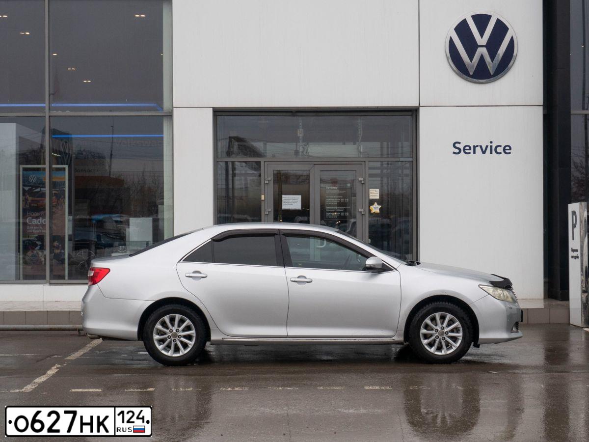 Фото автомобиля TOYOTA CAMRY, 2012 — госномер Р164МК154. Цвет: СЕРЫЙ