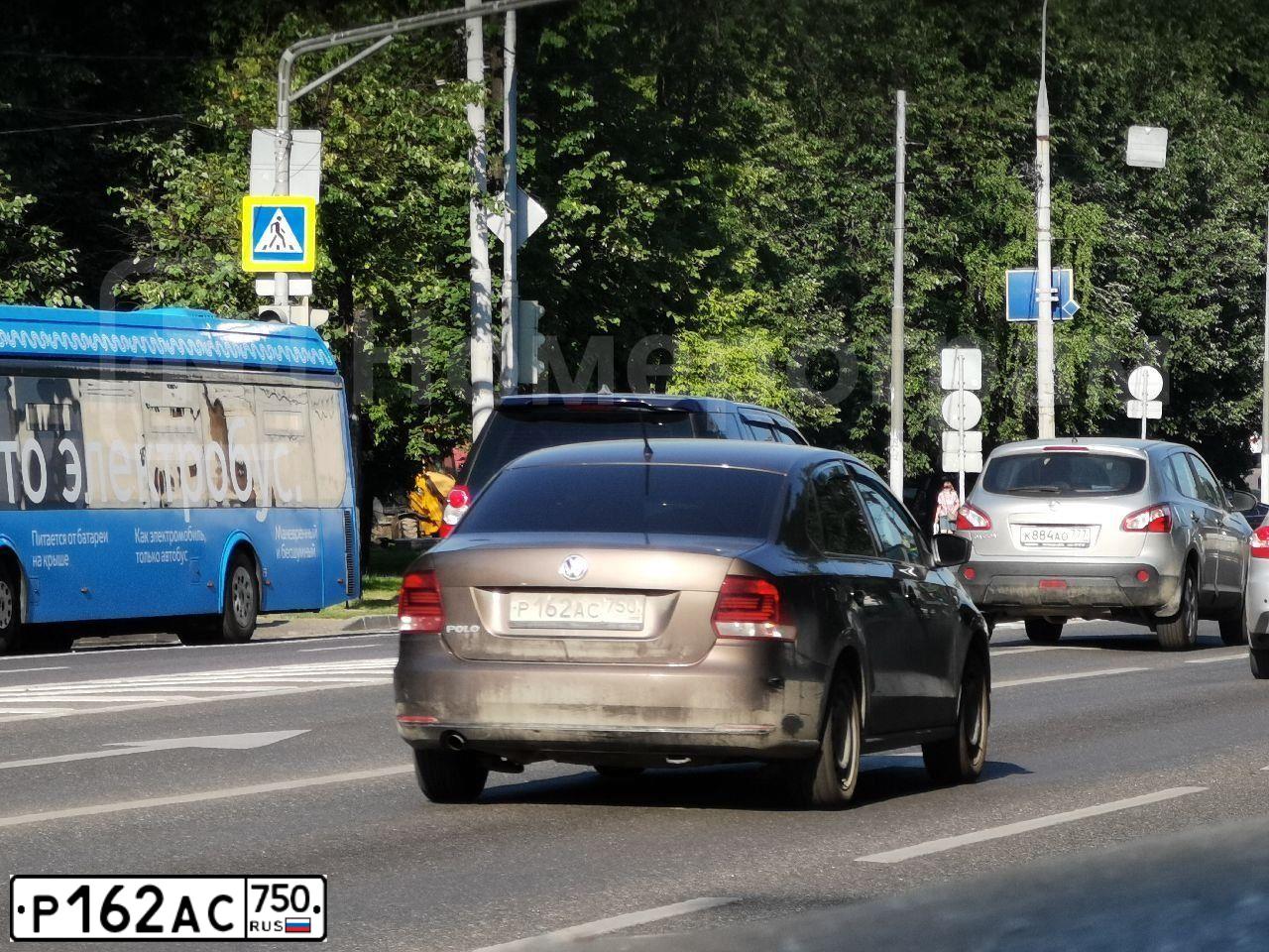 Фото автомобиля VOLKSWAGEN POLO, 2015 — госномер О227МА48