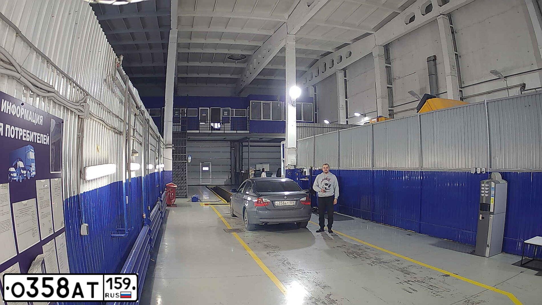 Фото автомобиля BMW 3ER, 2005 — госномер Р268КО186. Цвет: ТЕМНО-СЕРЫЙ