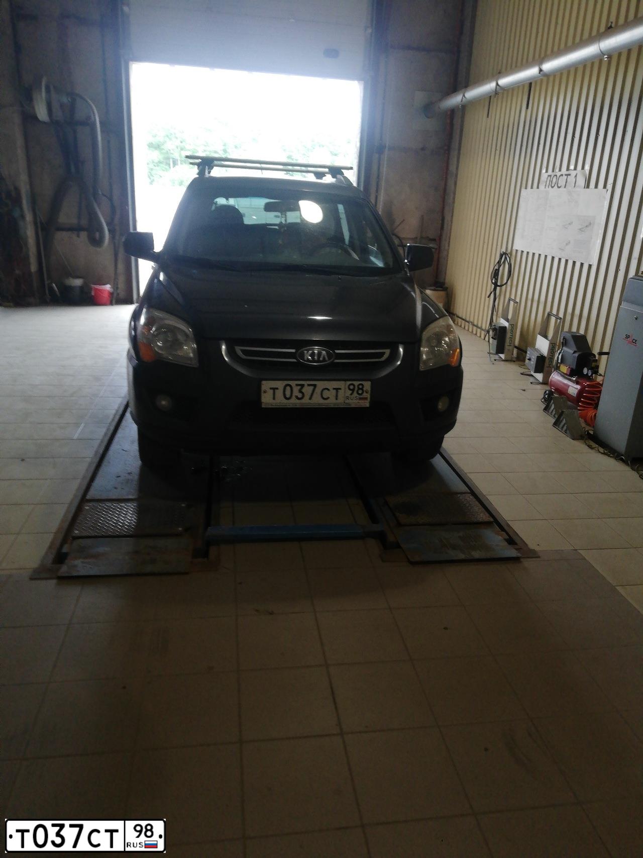 Фото автомобиля KIA SPORTAGE, 2009 — госномер Т037СТ98. Цвет: Серый
