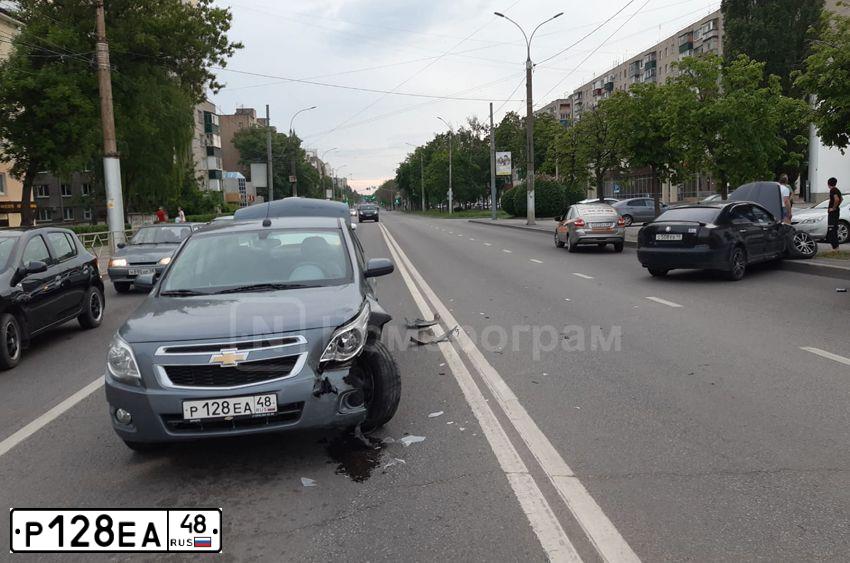 Фото автомобиля CHEVROLET COBALT, 2021 — госномер А362ЕЕ550