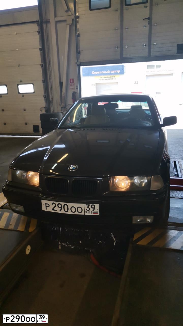 Фото автомобиля BMW SERIE 3, 1991 — госномер Р290ОО39. Цвет: ЧЕРНЫЙ