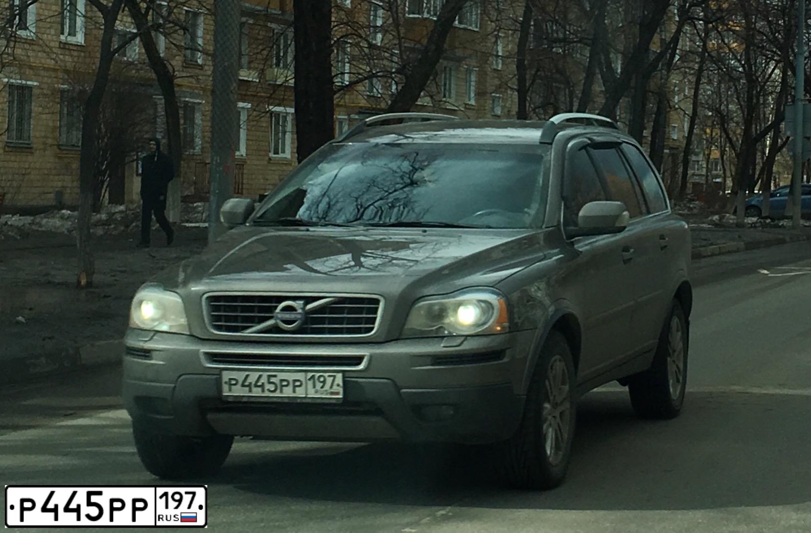 Фото автомобиля VOLVO XC90, 2011 — госномер Р858АР777. Цвет: СВЕТЛО-КОРИЧНЕВЫЙ