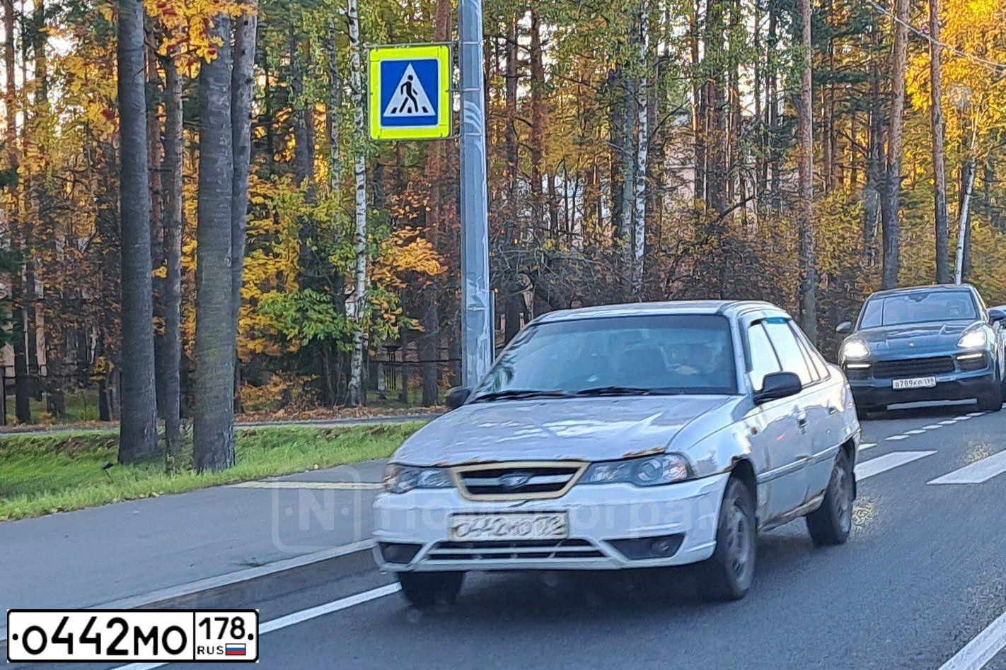 Фото автомобиля DAEWOO NEXIA, 2012 — госномер О442МО178. Цвет: СЕРЕБРИСТЫЙ