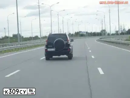 Фото автомобиля TOYOTA LANDCRUISER, 2008 — госномер Е242РР86. Цвет: ЧЕРНЫЙ