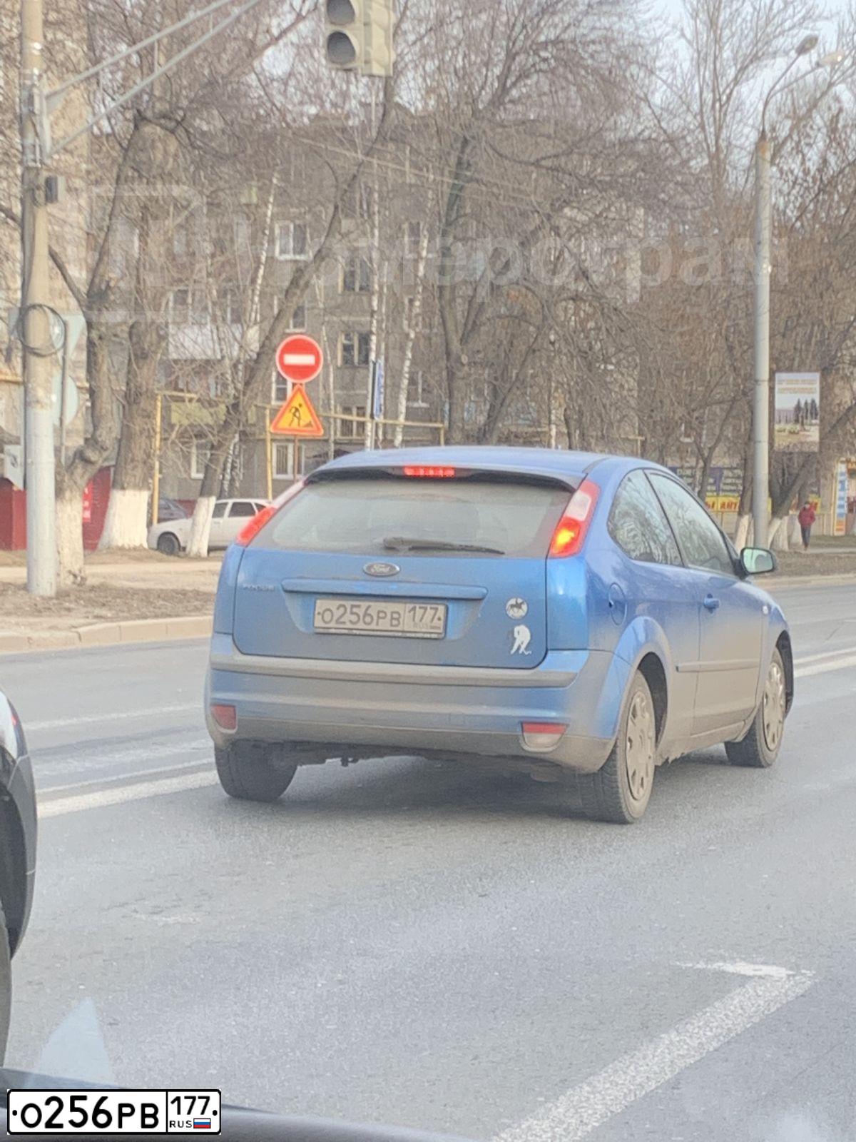 Фото автомобиля FORD FOCUS, 2005 — госномер С084НВ152. Цвет: СИНИЙ