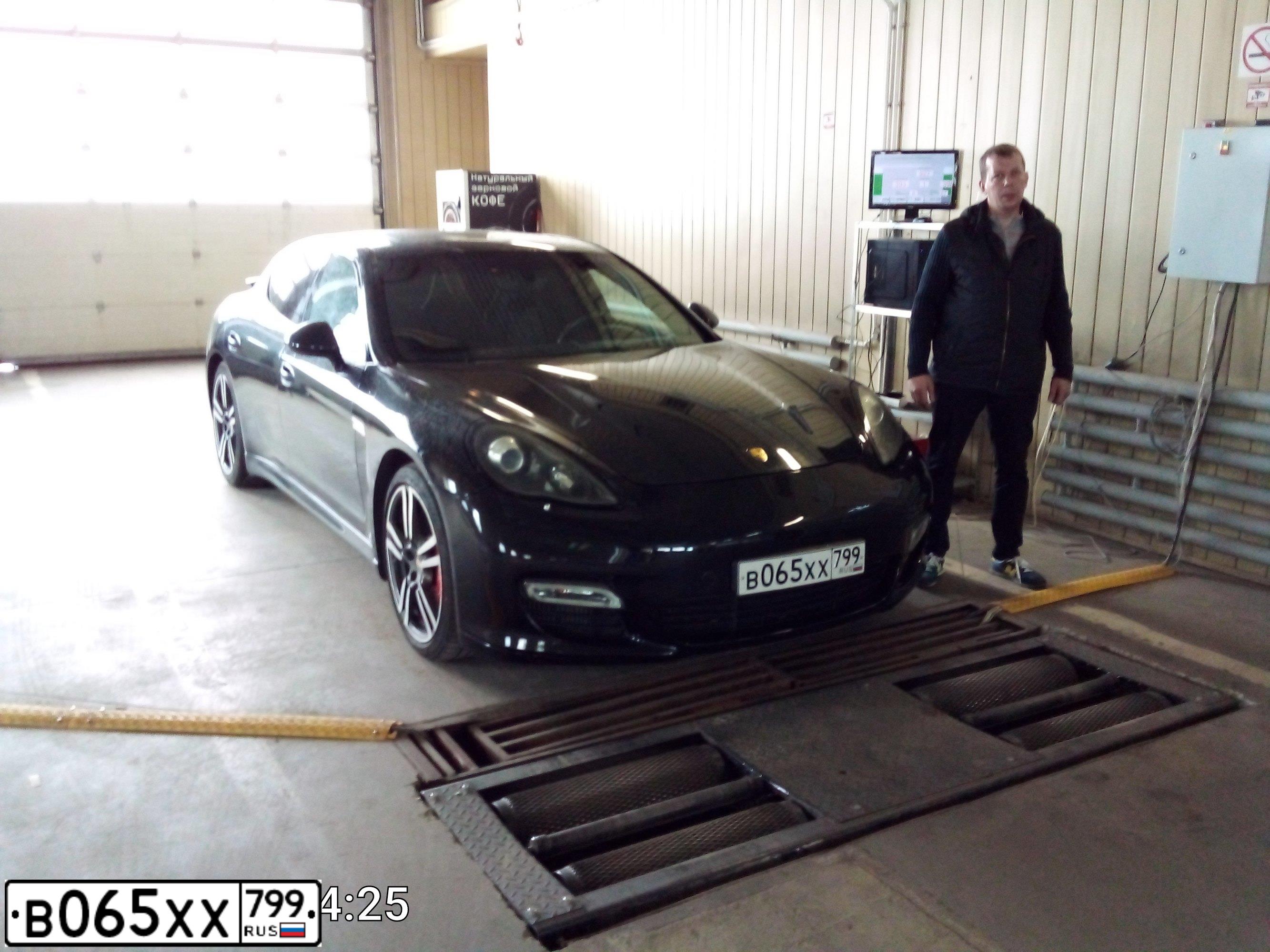Фото автомобиля PORSCHE PANAMERA, 2009 — госномер М733ОУ134. Цвет: ЧЕРНЫЙ