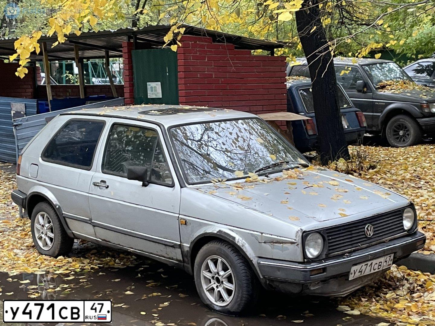 Фото автомобиля VOLKSWAGEN GOLF, 1986 — госномер У471СВ47. Цвет: ТЕМНО-СЕРЫЙ