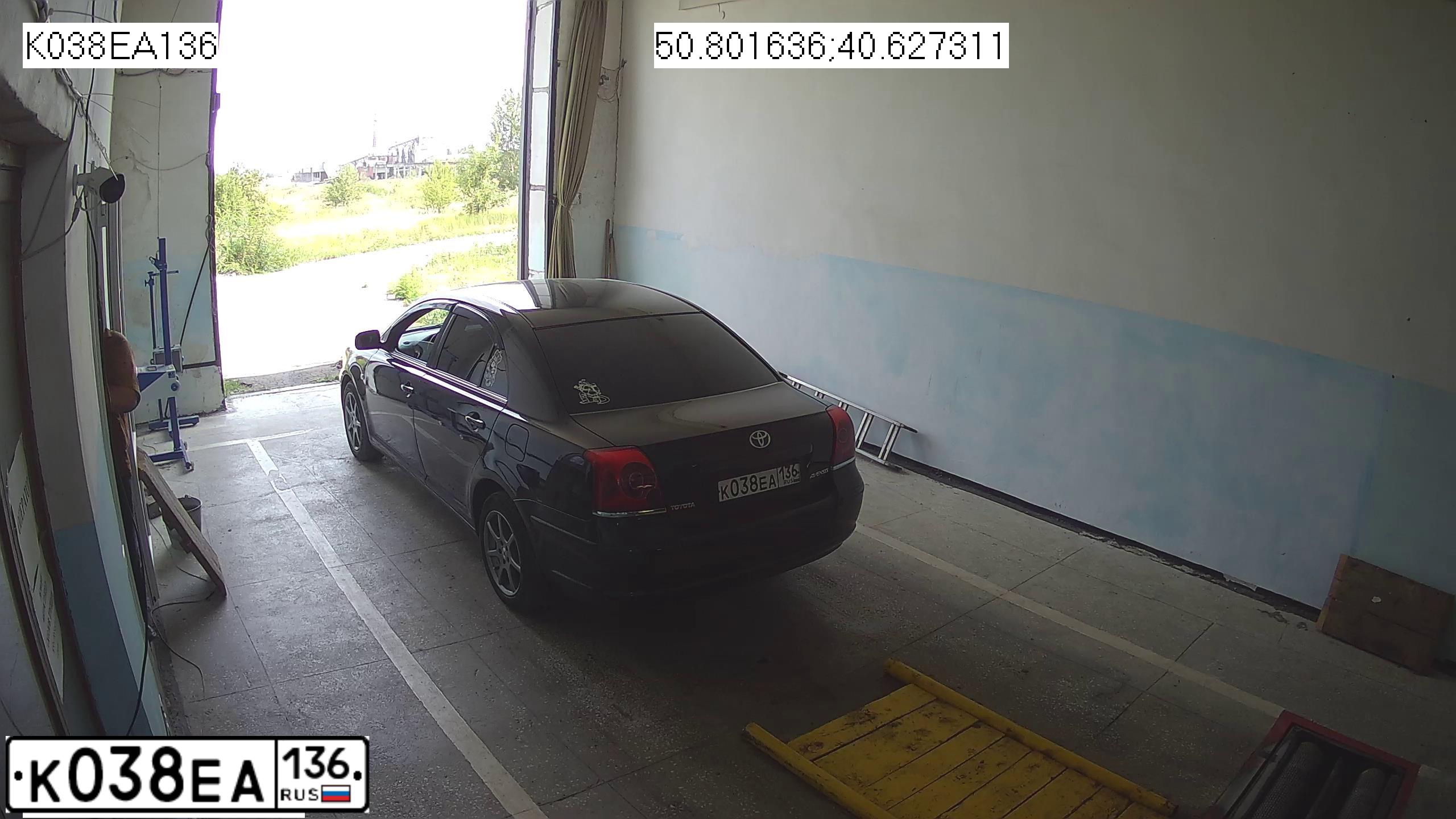 Фото автомобиля TOYOTA AVENSIS, 2006 — госномер Т482НВ33. Цвет: ЧЕРНЫЙ