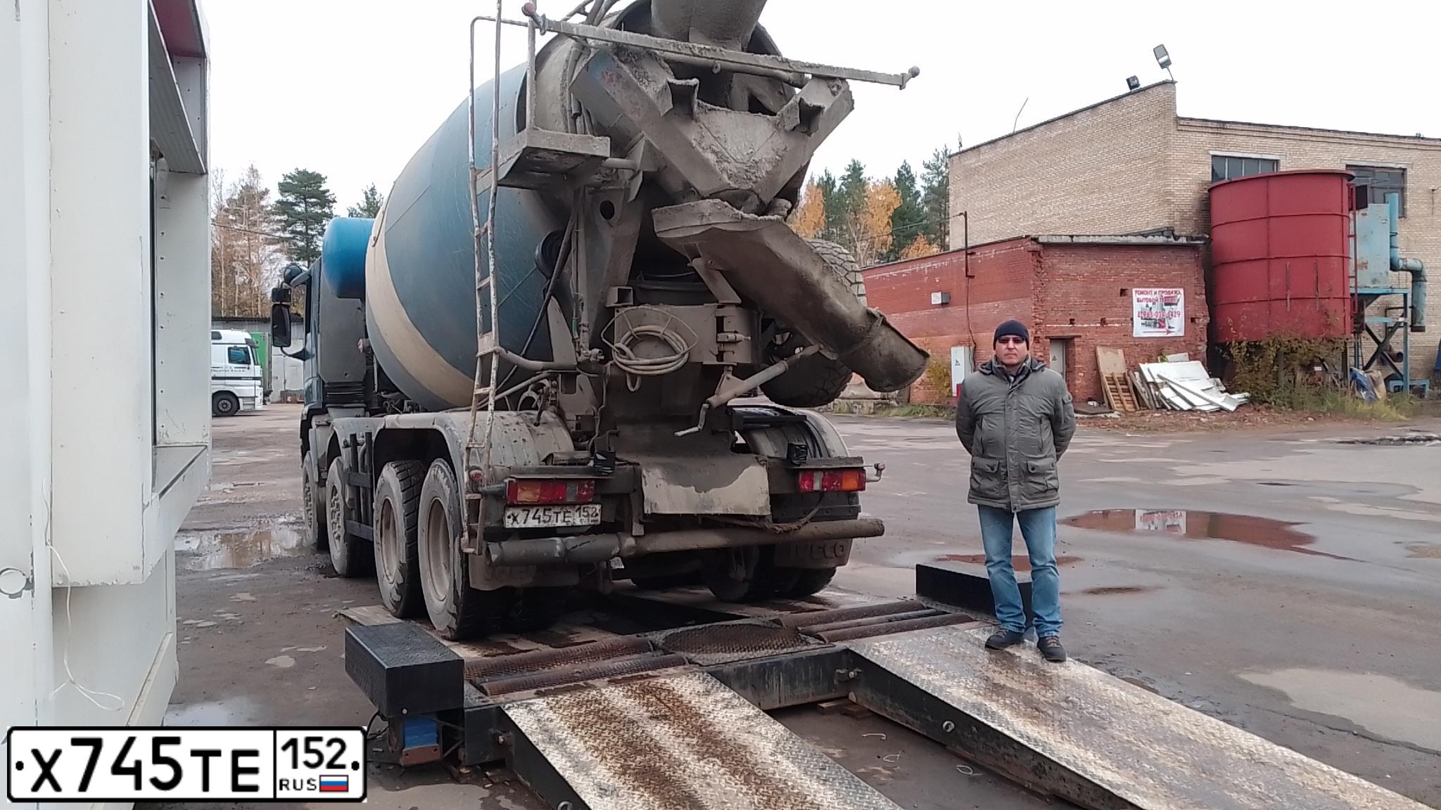 Фото автомобиля IVECO 340, 2002 — госномер Х745ТЕ152. Цвет: синий