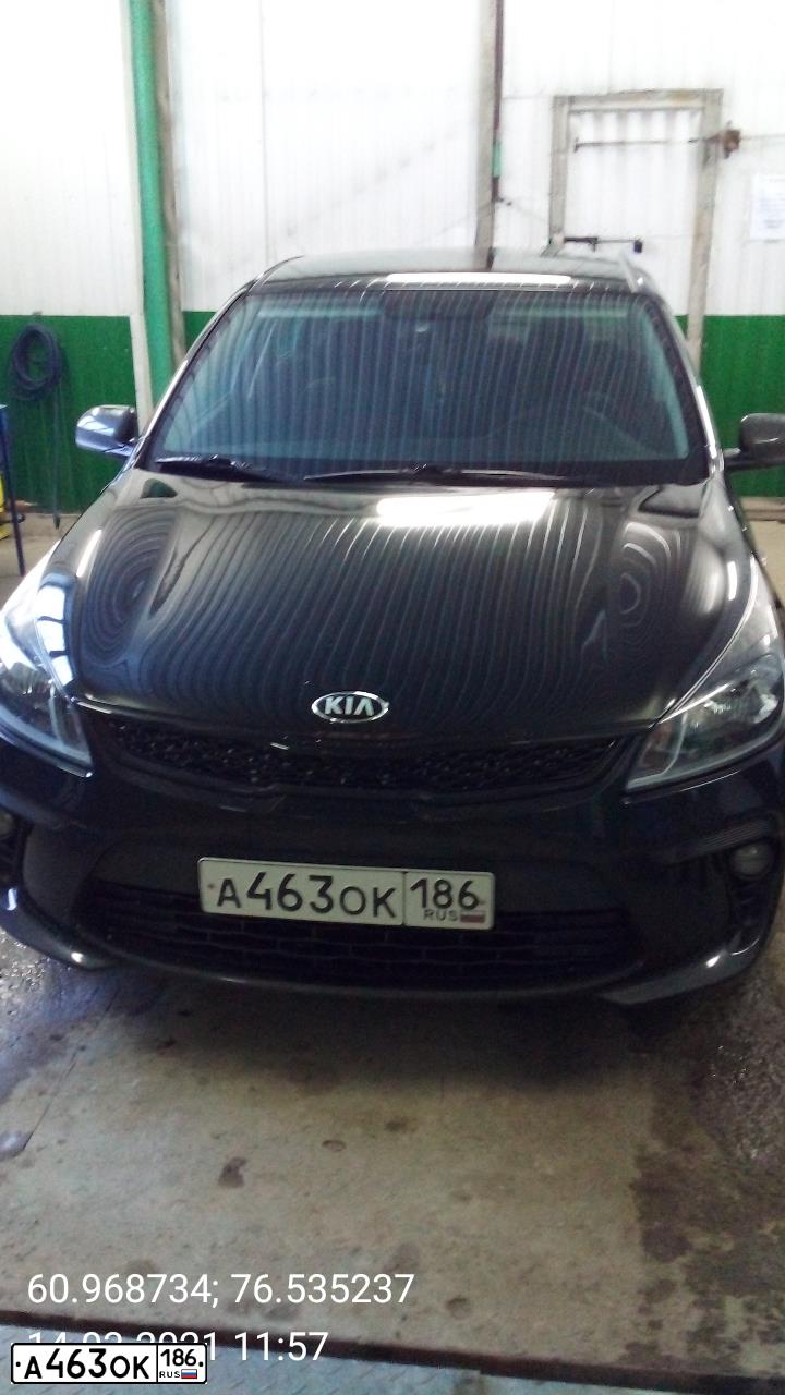 Фото автомобиля KIA RIO, 2017 — госномер А463ОК186. Цвет: ЧЕРНЫЙ