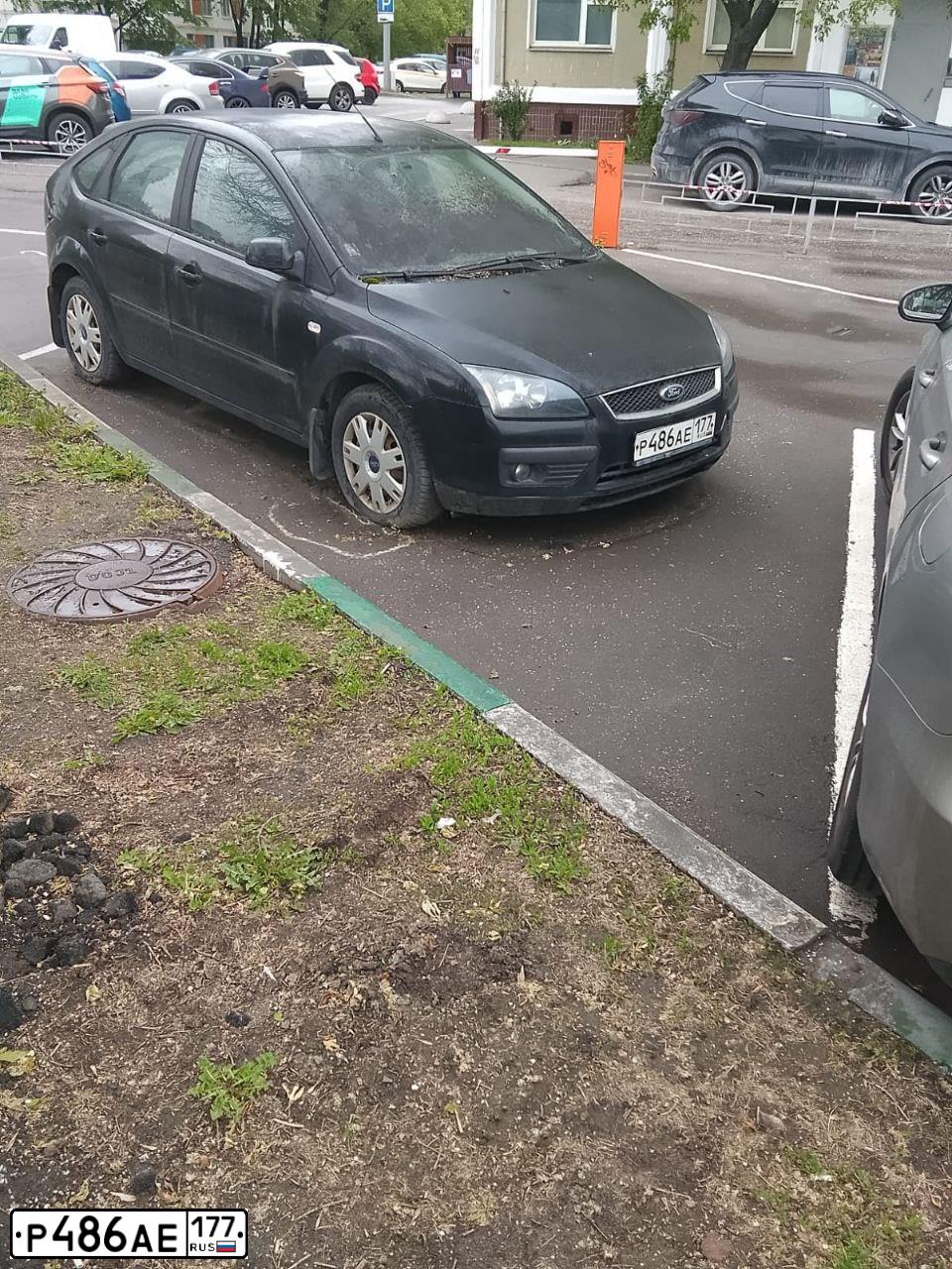 Фото автомобиля FORD FOCUS, 2005 — госномер Р486АЕ177. Цвет: ЧЕРНЫЙ