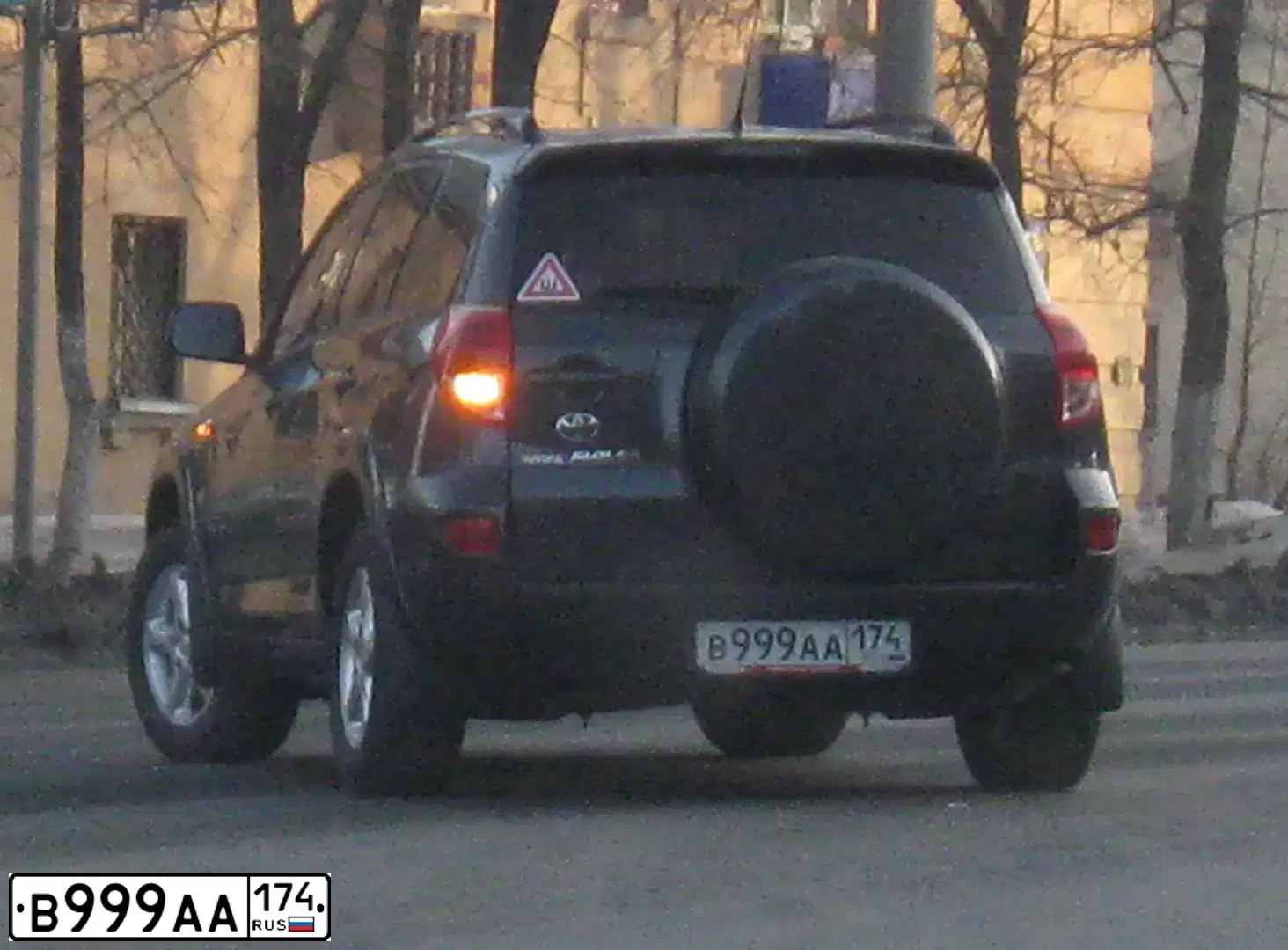 Фото автомобиля MITSUBISHI LANCER, 2007 — госномер С708МР142. Цвет: СВЕТЛО-СЕРО-ЗЕЛЕНЫЙ