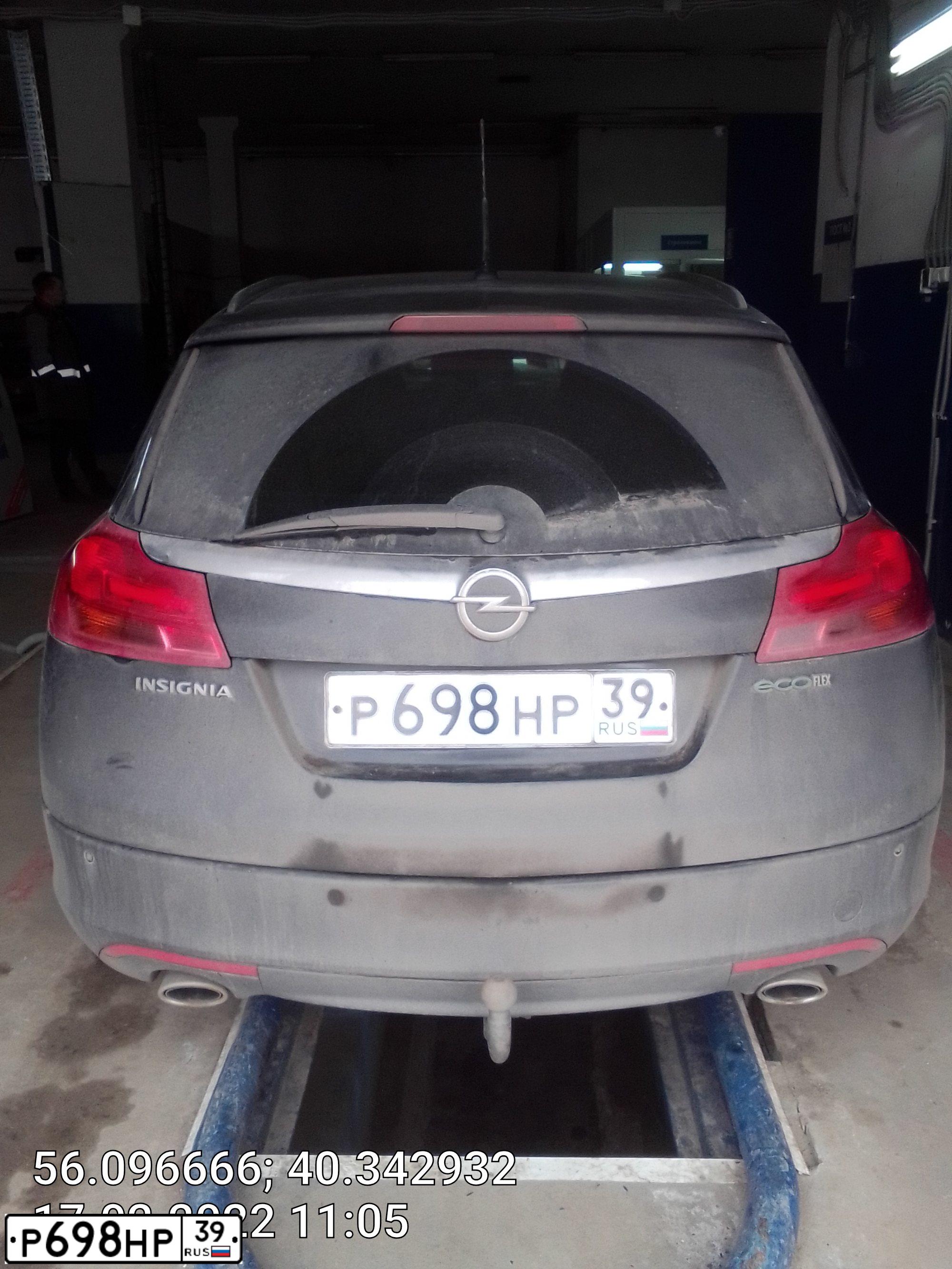 Фото автомобиля OPEL INSIGNIA, 2010 — госномер О445ТУ33. Цвет: ЧЕРНЫЙ